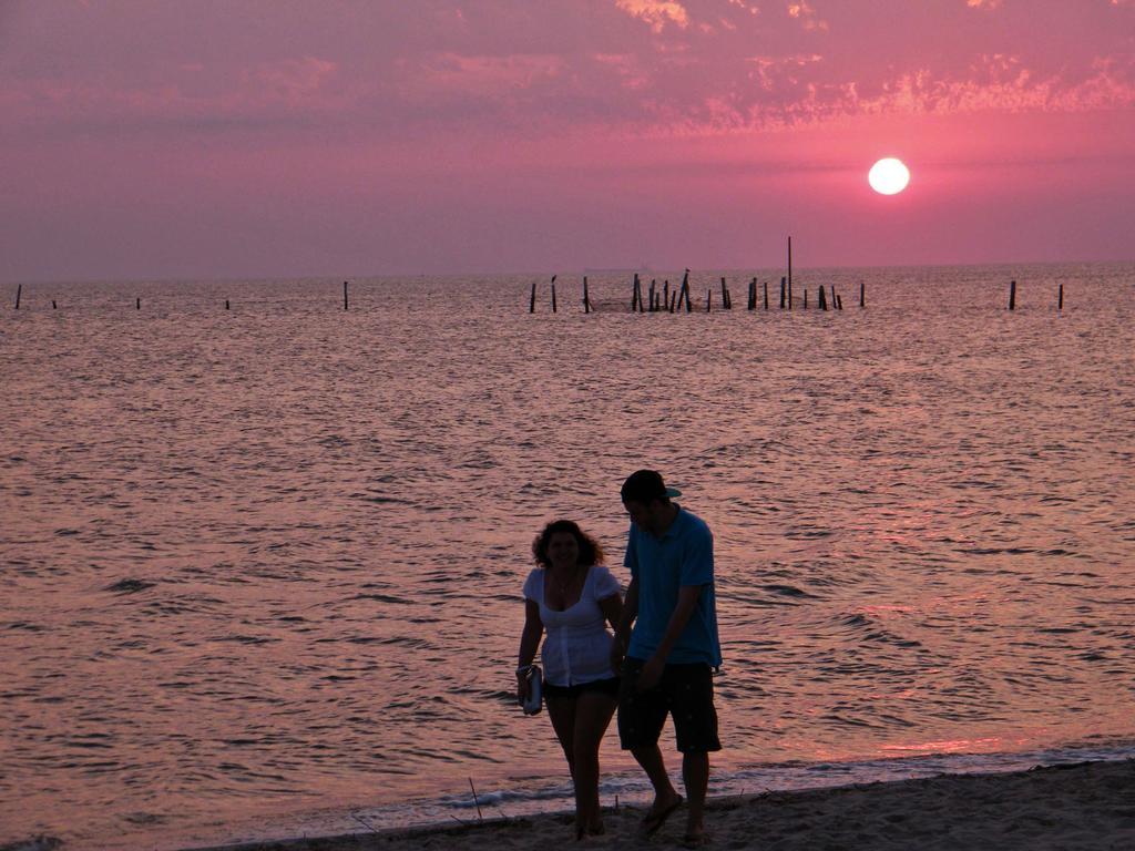 Sunset Beach Resort Cape Charles Bagian luar foto